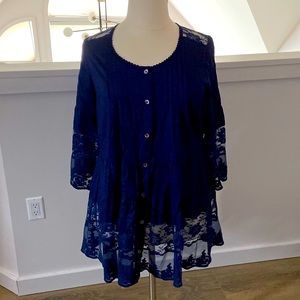 Roamans beautiful blue lace top